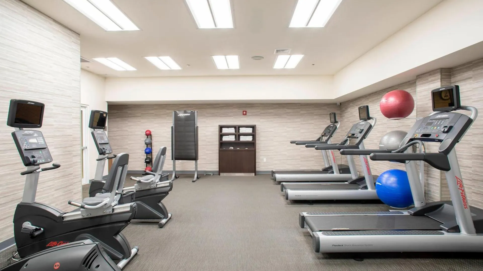 Courtyard By Marriott New York Queens/Fresh Meadows Hotel