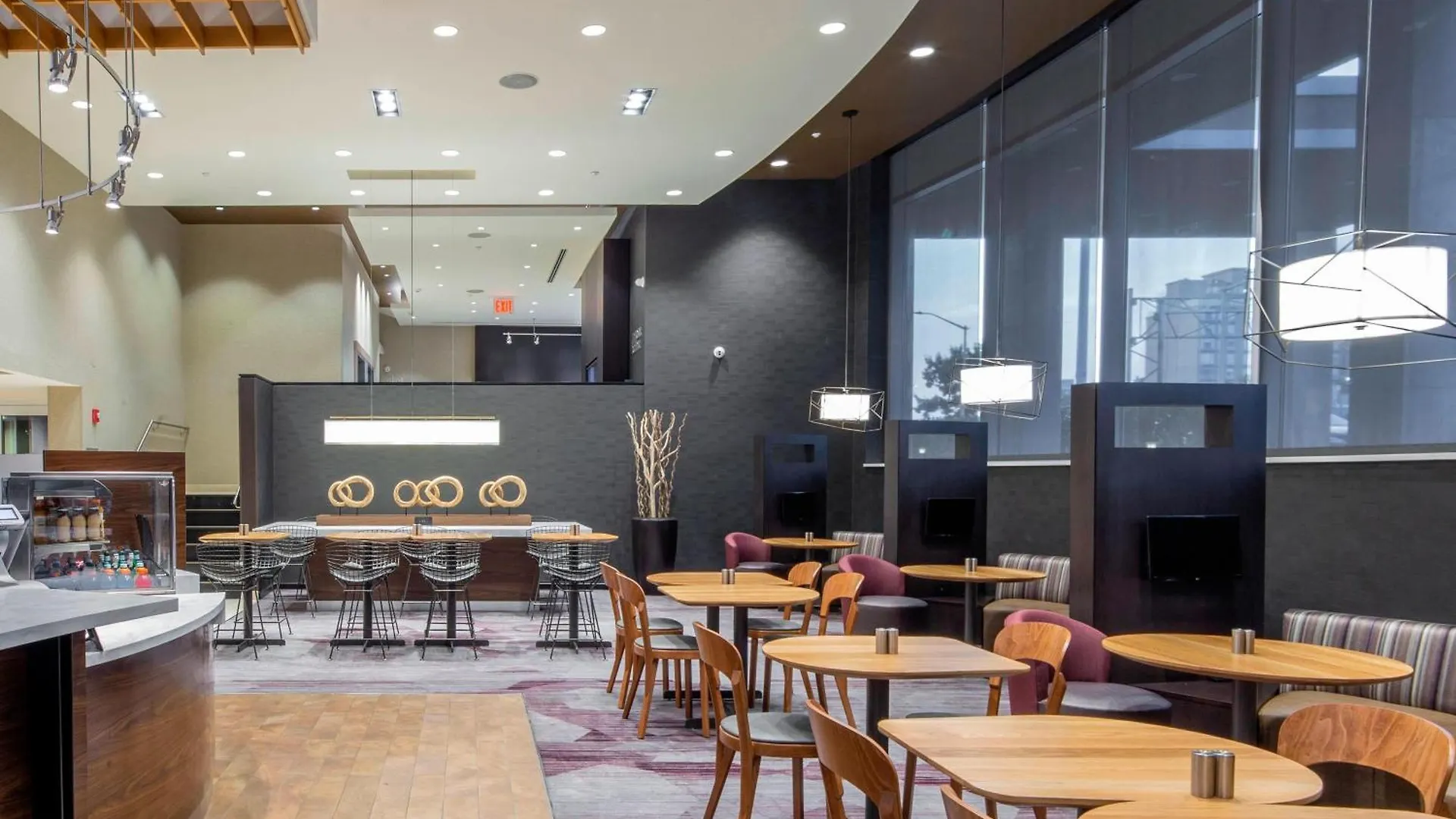 Courtyard By Marriott New York Queens/Fresh Meadows