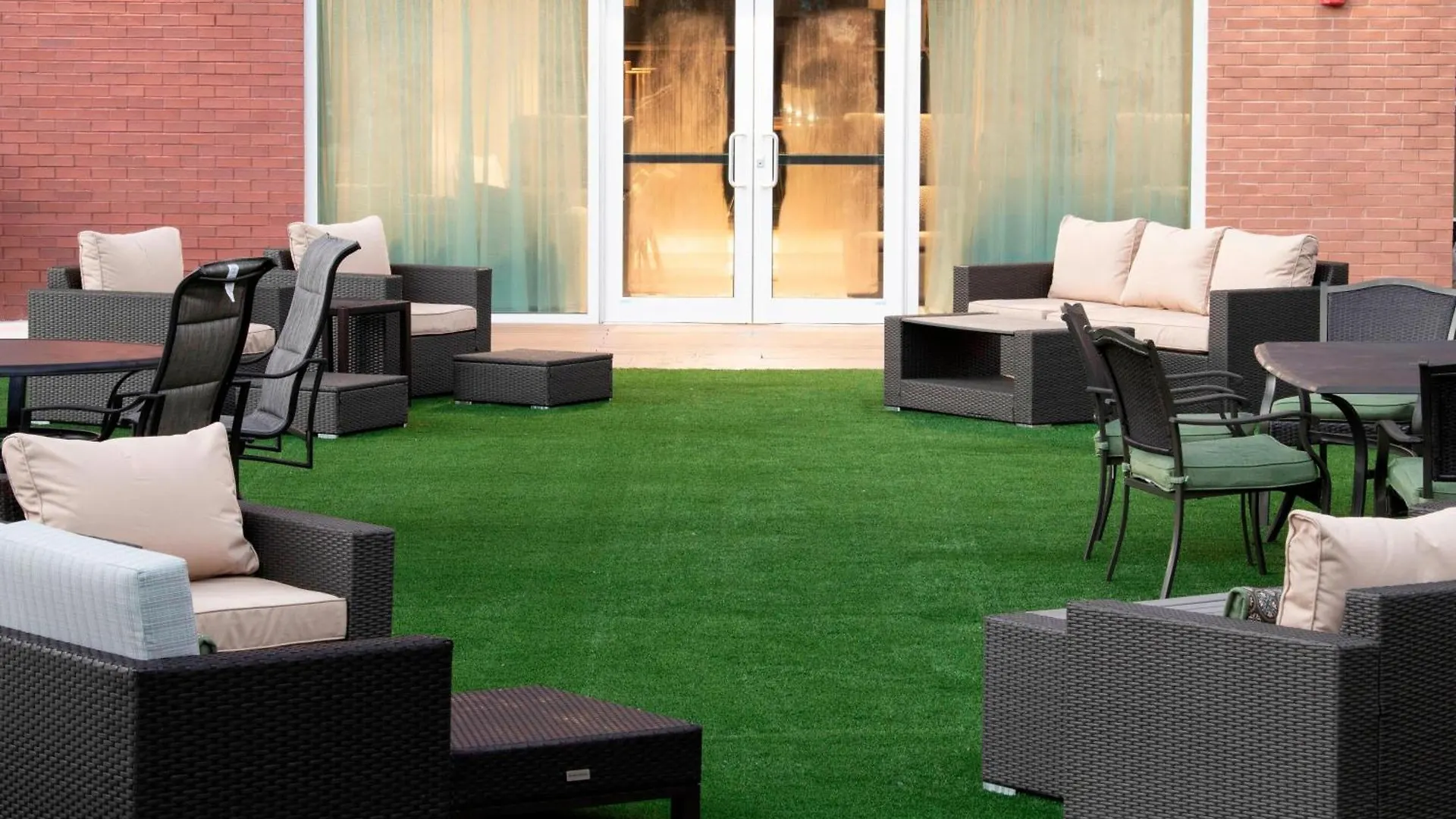 Courtyard By Marriott New York Queens/Fresh Meadows 3*,