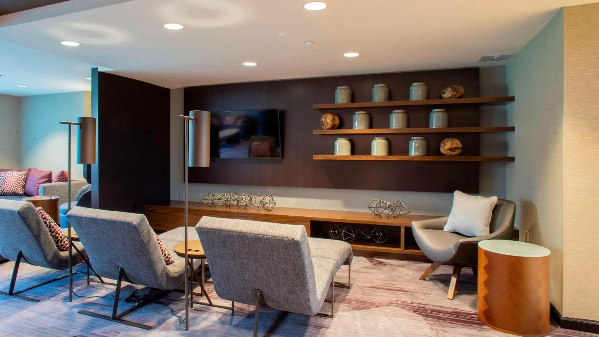 Courtyard By Marriott New York Queens/Fresh Meadows